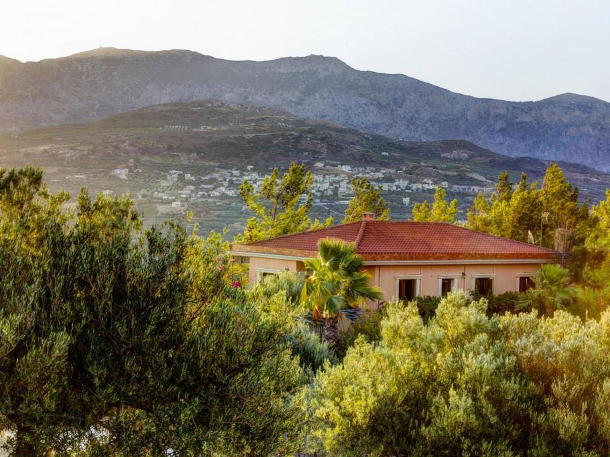 Вилла Sprawling Vlilla In Malades Agios Sillas Номер фото