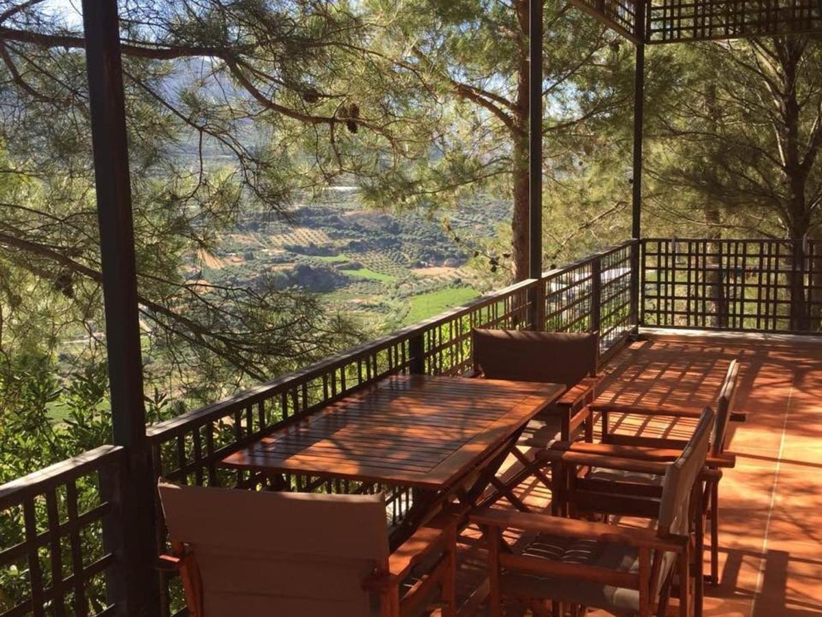 Вилла Sprawling Vlilla In Malades Agios Sillas Экстерьер фото